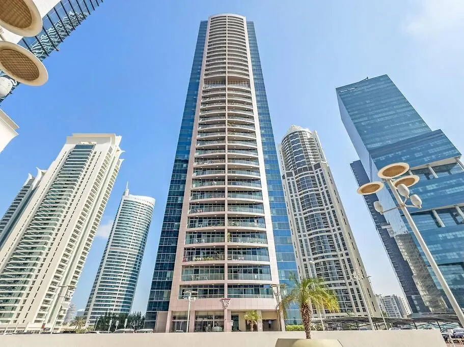 Vibrant 2Br Escape With Pool & Gym Apartment Dubai