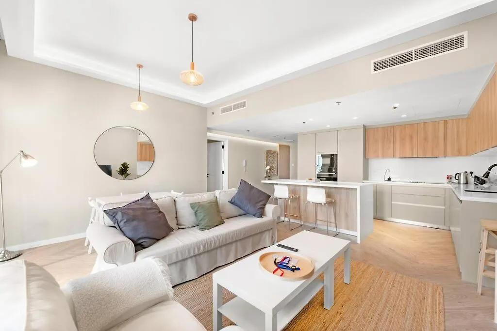 Vibrant 2Br Escape With Pool & Gym Apartment Dubai