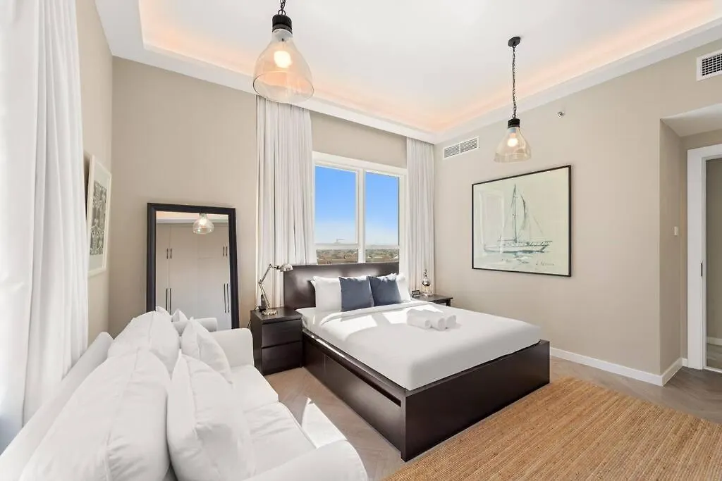 Vibrant 2Br Escape With Pool & Gym Apartment Dubai United Arab Emirates