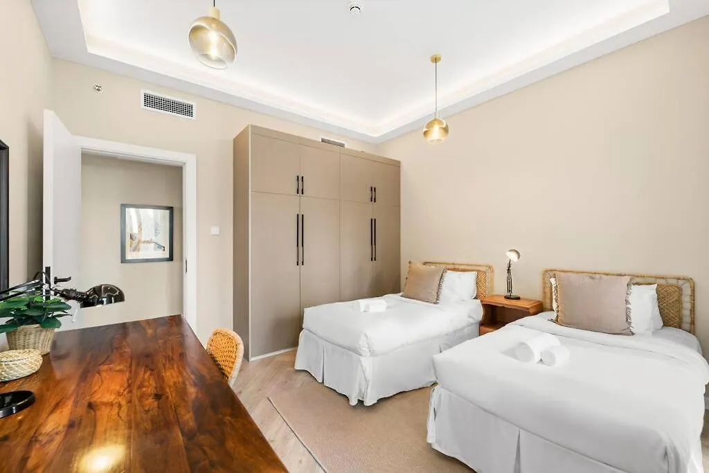 Vibrant 2Br Escape With Pool & Gym Apartment Dubai