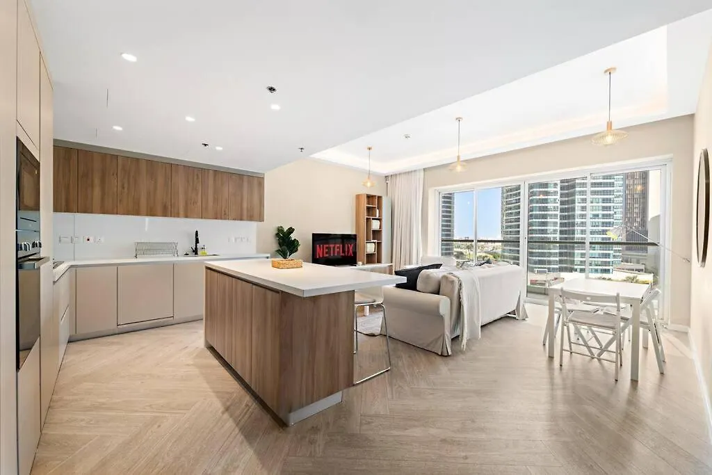 Vibrant 2Br Escape With Pool & Gym Apartment Dubai 0*,