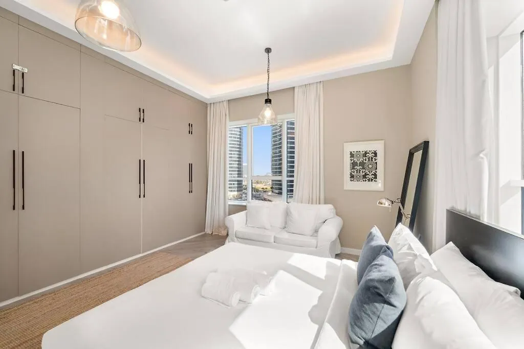 شقة Vibrant 2Br Escape With Pool & Gym دبي الإمارات العربية المتحدة
